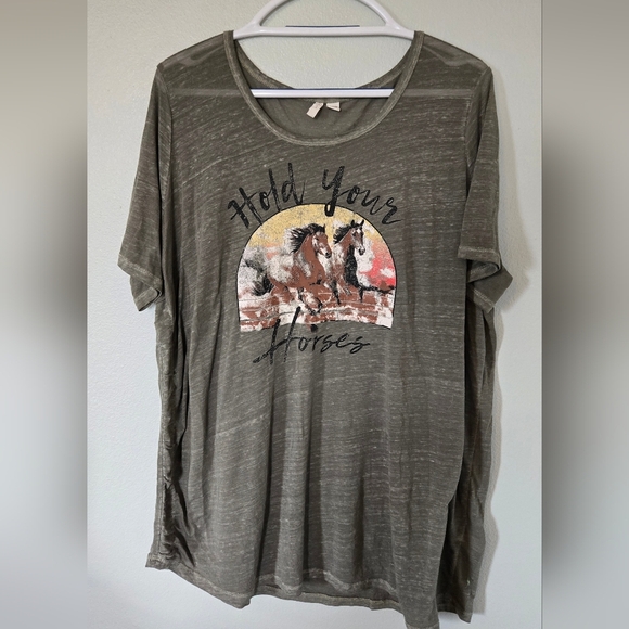 Est. 1946 Graphic Tee Size 18/20 W - Picture 1 of 4